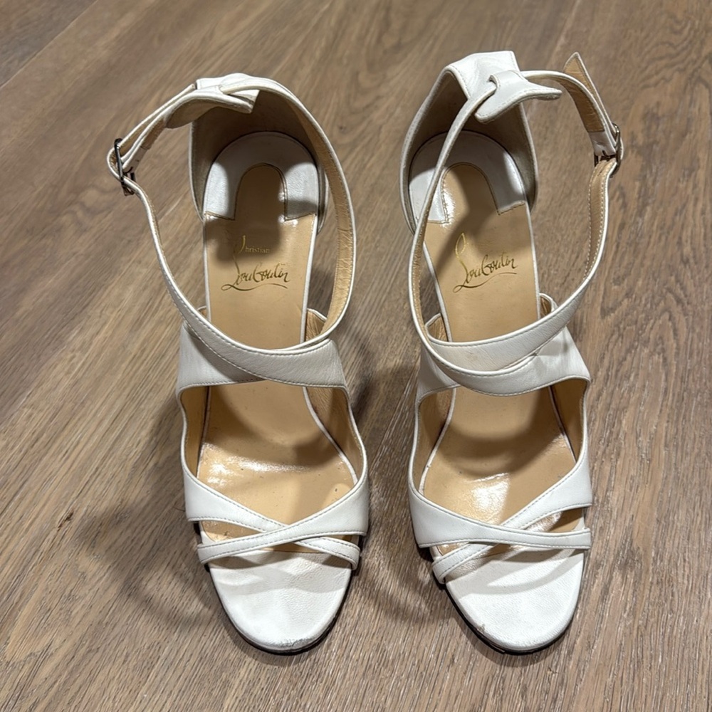 Christian louboutin 100mm sandal leather white 
Size 39.5